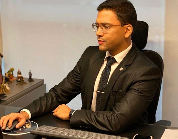 Dr. Fernando André